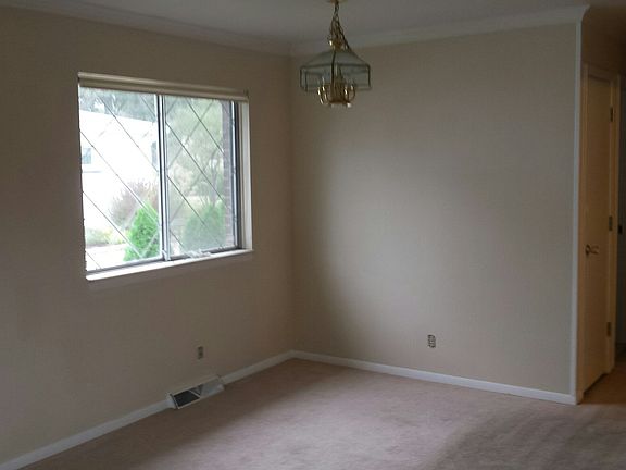 2nd image of 318 E Woodlawn Pl
