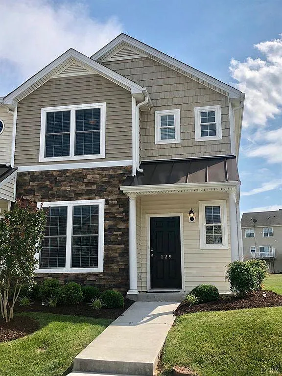 3 bed, 2.5 bath, 1400 sqft, $1,650 — Photo 1