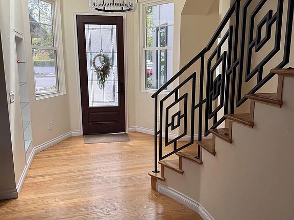 5th image of 4282 Middlesex Dr