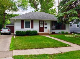 1418 10th St S, Fargo, ND 58103