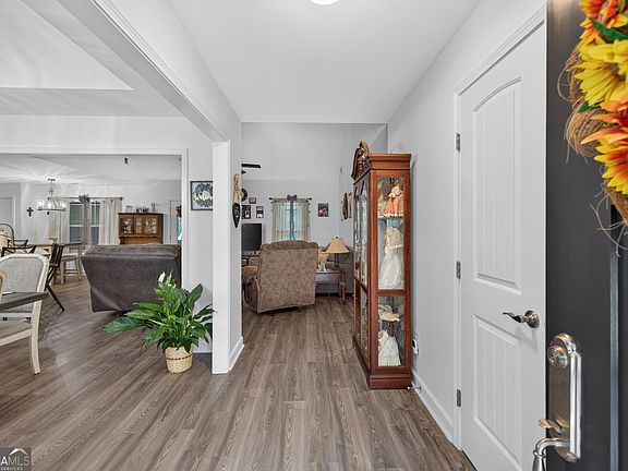 2nd image of 164 Oak Haven Ln