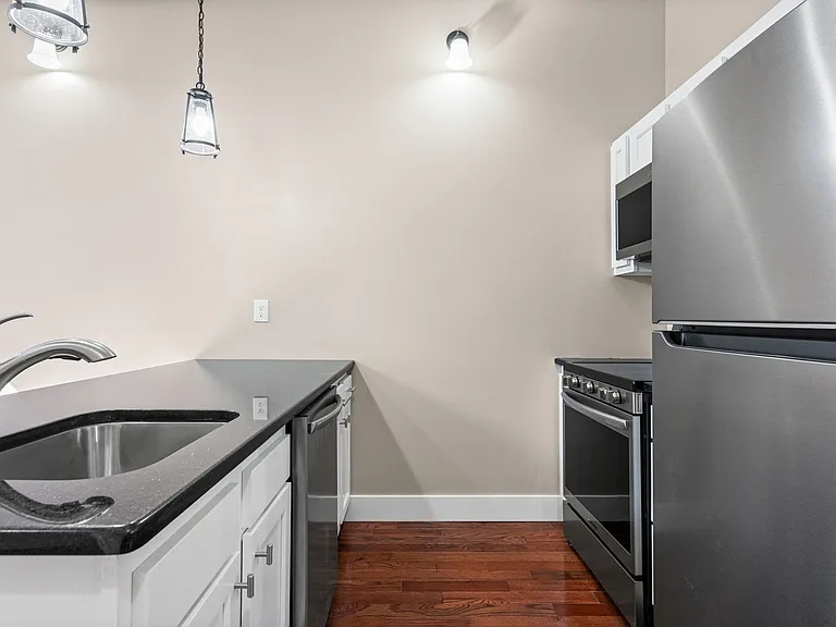 521 Warren St #4 — Photo 32