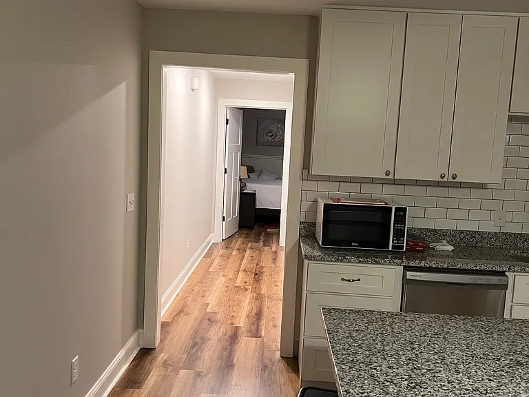 215 E Gwinnett St #C — Photo 3