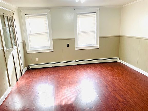 4th image of 39 Groves Ave