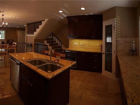 5th image of 17937 Magnolia Blvd APT 17