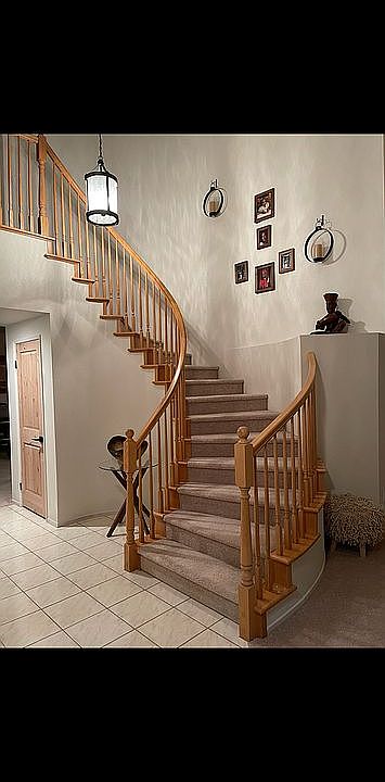 Entry & Stairs 