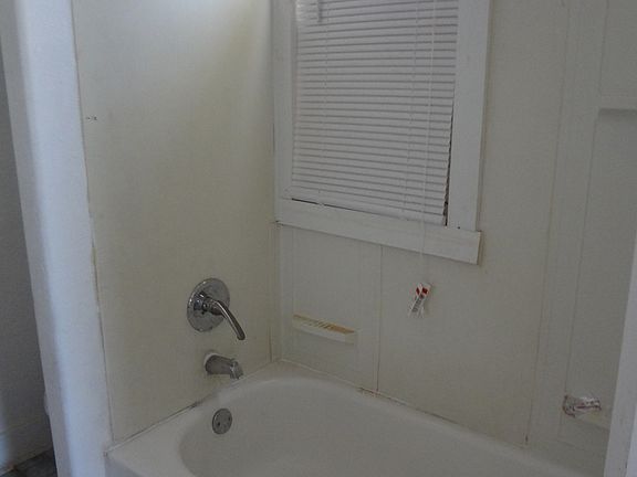 4th image of 1232 Fremont Ave