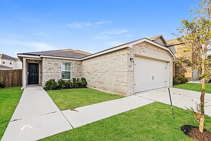 3 bed, 2.0 bath, 1347 sqft, $1,700 — Photo 2