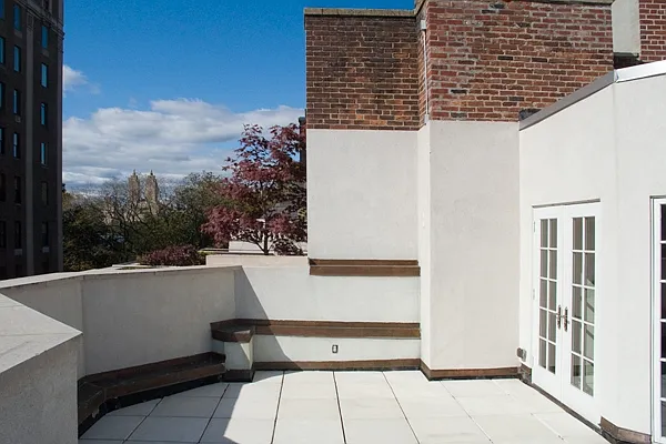 Sold by Classic Marketing- 530 Park1 | media 21