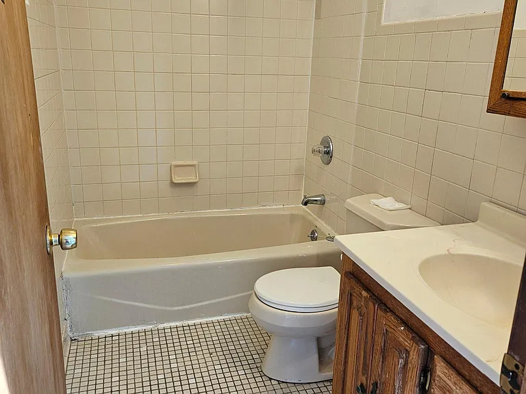 9258 S Parnell Ave — Photo 8