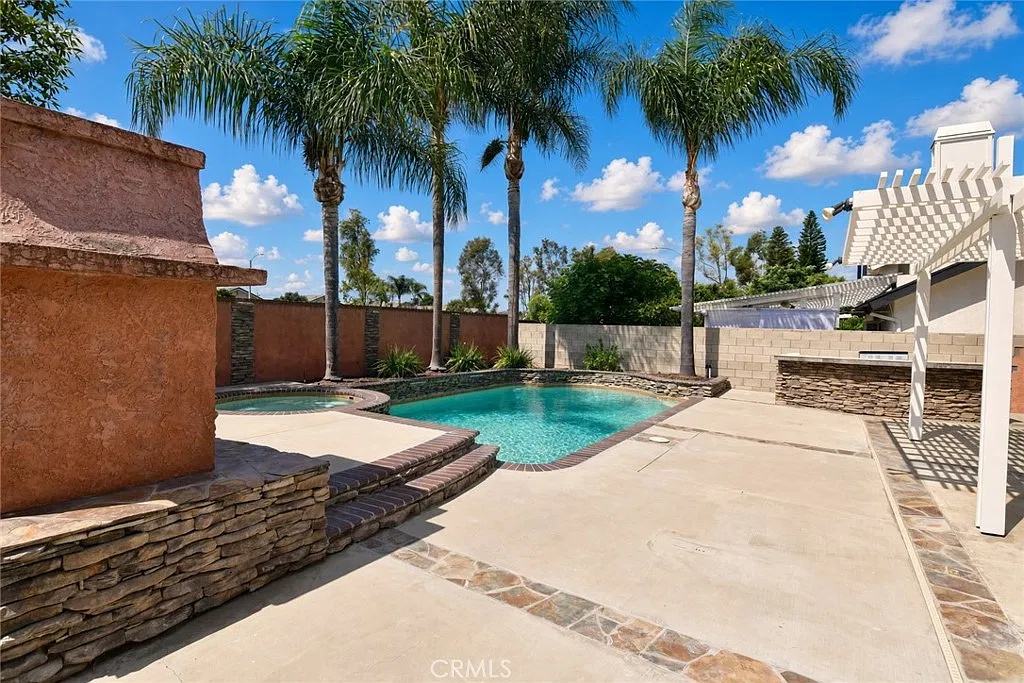 4 bed, 1856 sqft, $5,600 — Photo 4