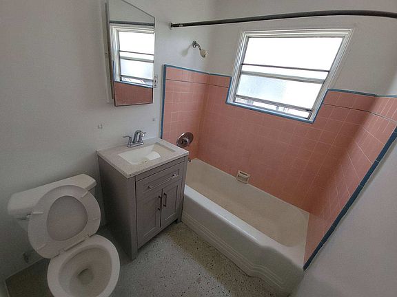 2nd image of 707 W Glenoaks Blvd #707
