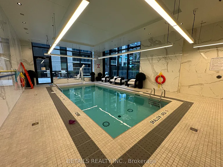 180 George St #911 — Photo 15