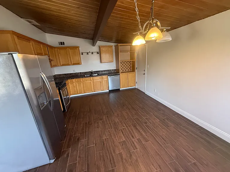 9712 Saint George St — Photo 11