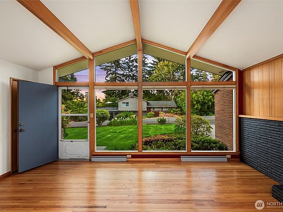 2nd image of 827 Marine View Circle SW