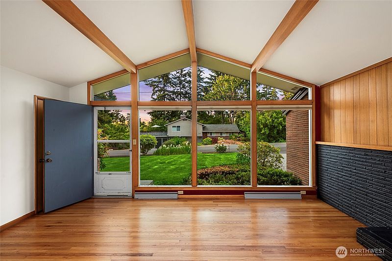 2nd image of 827 Marine View Circle SW