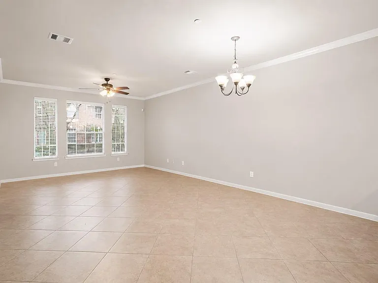 7 Umbria Ln — Photo 11