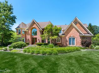 6N554 Brookhaven Ln, St Charles, IL 60175