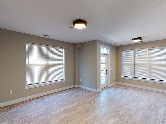 4th image of 2114 University Dr #2111-302