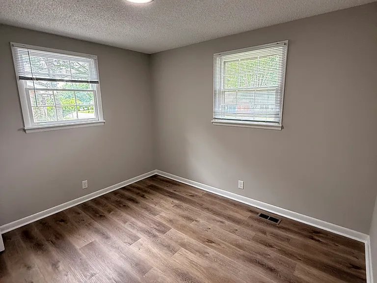 4923 Barella Dr — Photo 18
