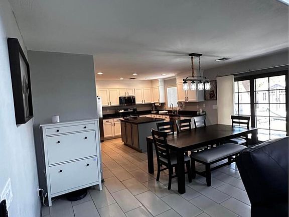 5th image of 1154 W Vineyard Plains Dr