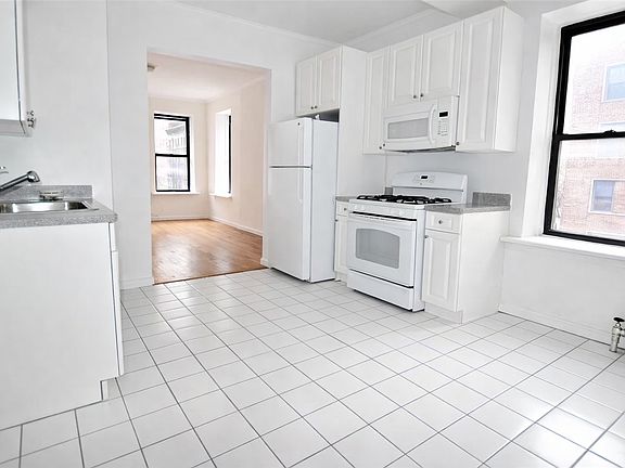 3rd image of 241 E 38th St APT 5B
