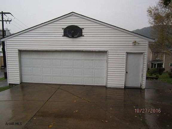 3rd image of 3808 Campbell Ave