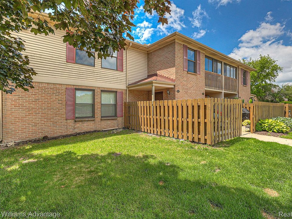 1st image of 19175 Surrey Ln
