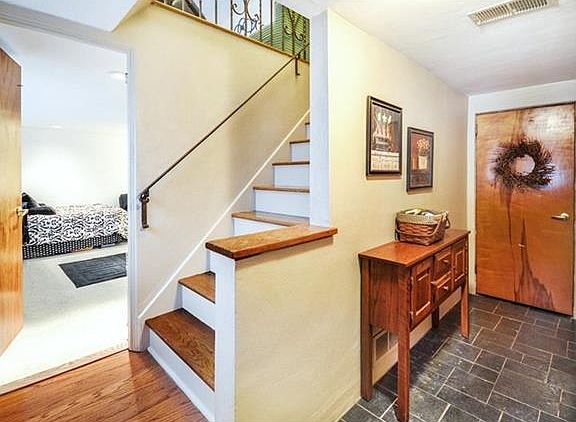 4th image of 2908 Hemlock Dr