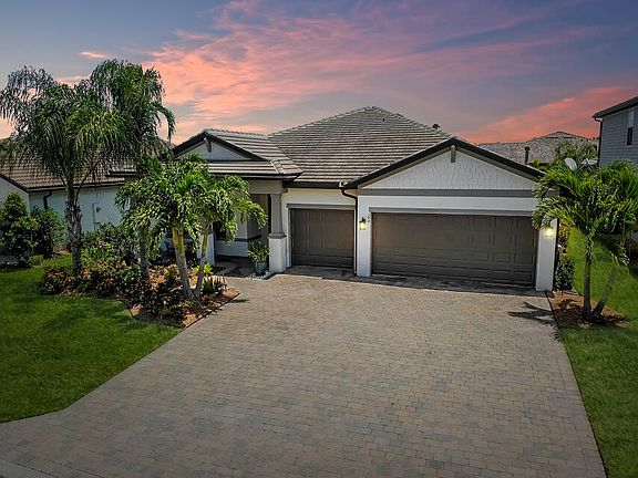 2nd image of 384 SE Courances Drive