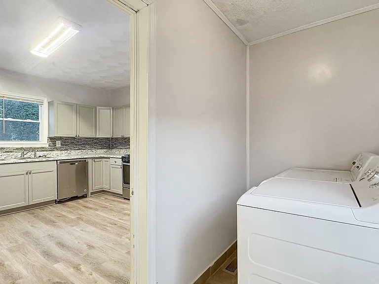 2728 E Virginia Beach Blvd — Photo 12