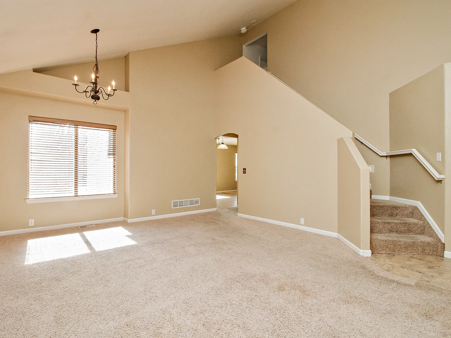 5 bed, 3.5 bath, 2918 sqft, $2,750 — Photo 2