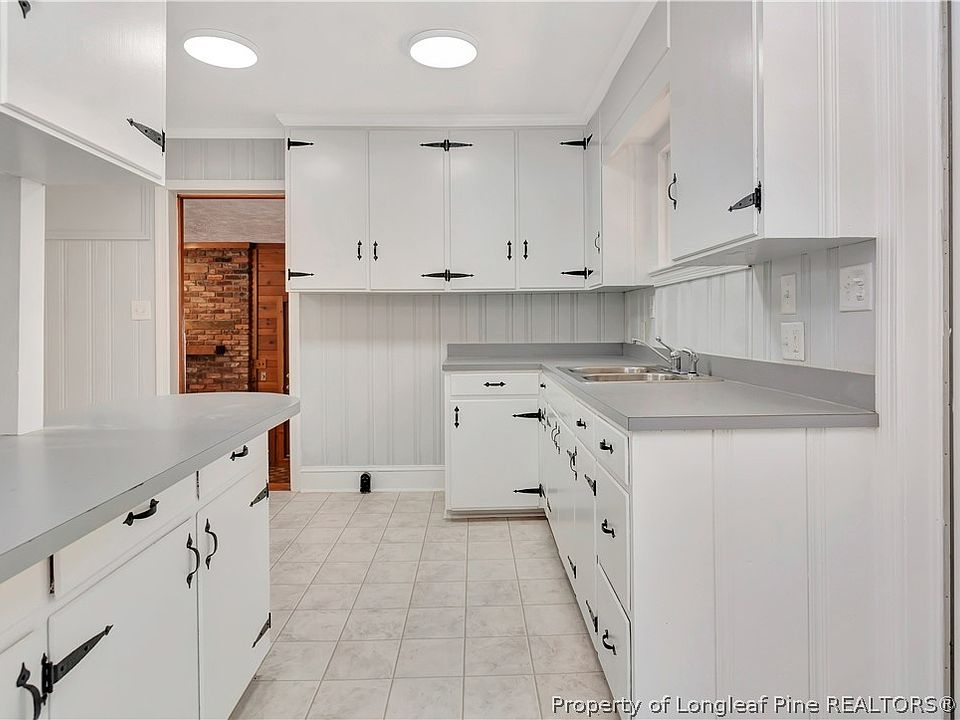 10th image of 314 W 18th St
