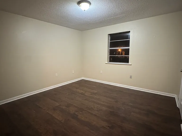 8410 W Livingston Ave — Photo 9