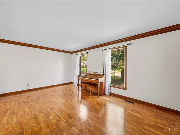 4th image of 7489 Fitzroy Ct