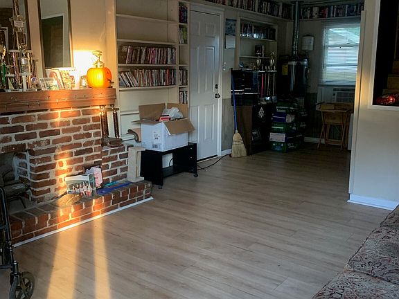 4th image of 517 Woodlore Dr