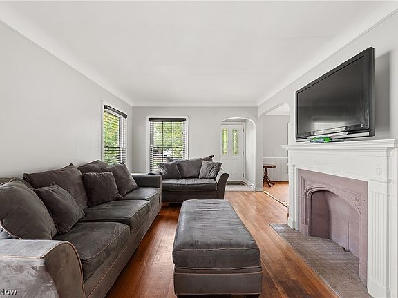 5th image of 3504 W 152nd St