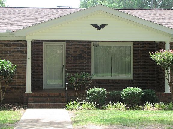 3rd image of 105 Coventry Dr