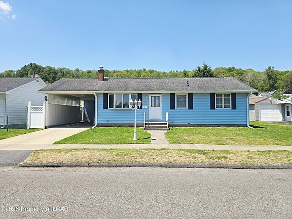 3rd image of 42 Maple Dr