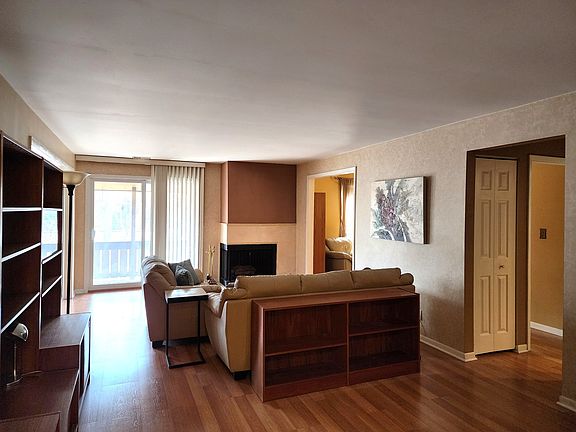 3rd image of 1S055 Spring Rd APT 2D