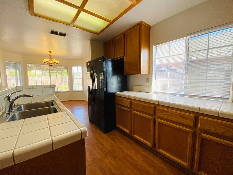 271 Allport Dr — Photo 6
