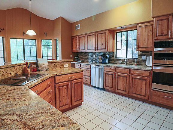 5th image of 10760 N La Quinta Dr