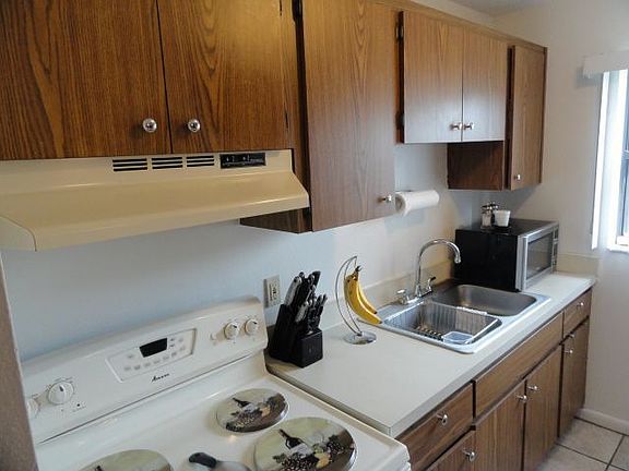 2nd image of 1720 Taylor Lake Cir