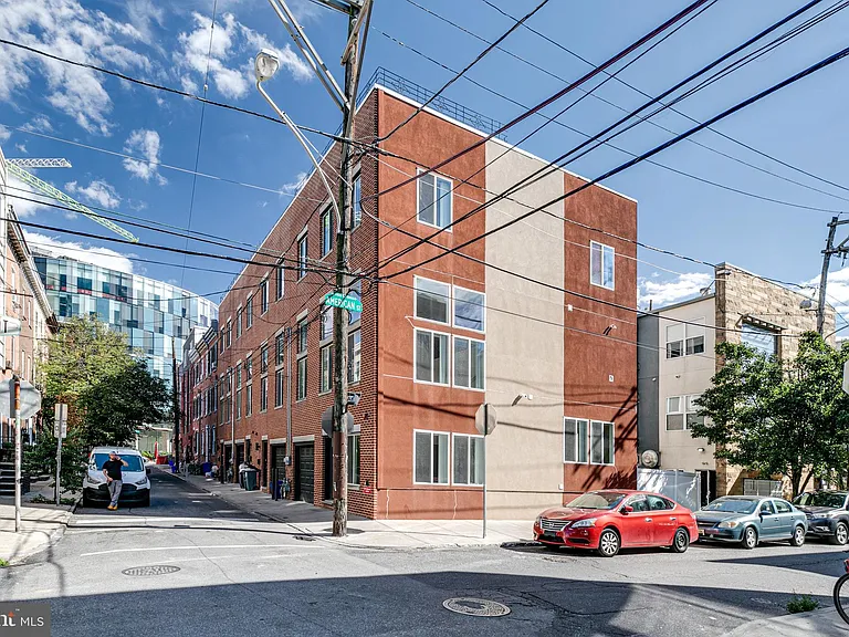 228 W George St #218 — Photo 54