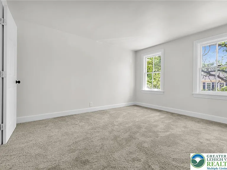 128 W Fairview St — Photo 21