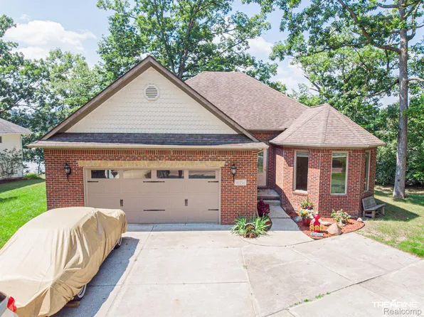 10234 Park Dr, Goodrich, MI 48438