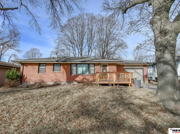 411 Skyway Rd, Lincoln, NE 68505