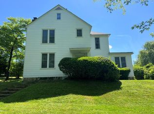 11 Chestnut Cir, Mount Hope, WV 25880