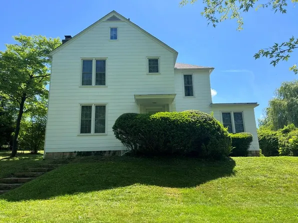 11 Chestnut Cir, Mount Hope, WV 25880