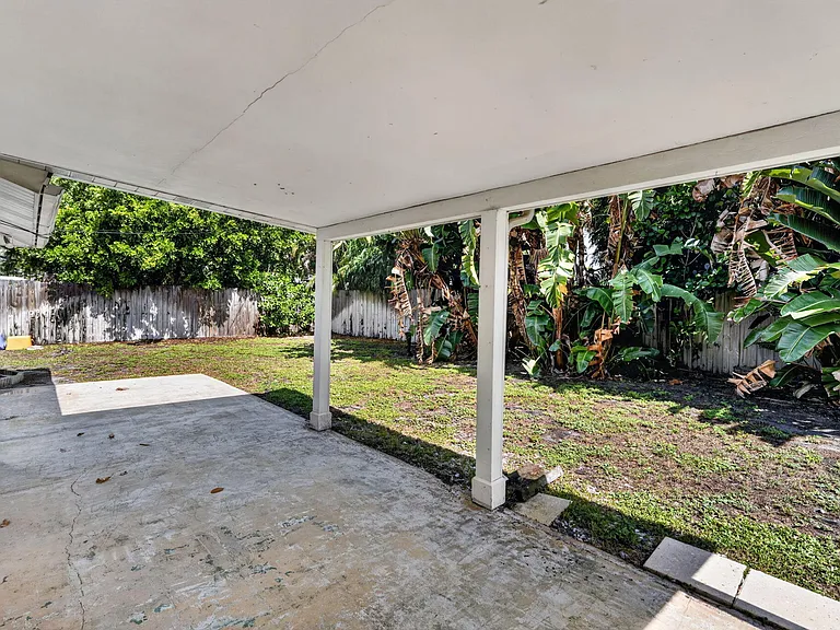 101 Beverly Rd E — Photo 35